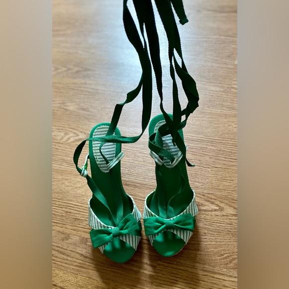 Bamboo wedge peep-toe sandals. - Picture 4 of 4